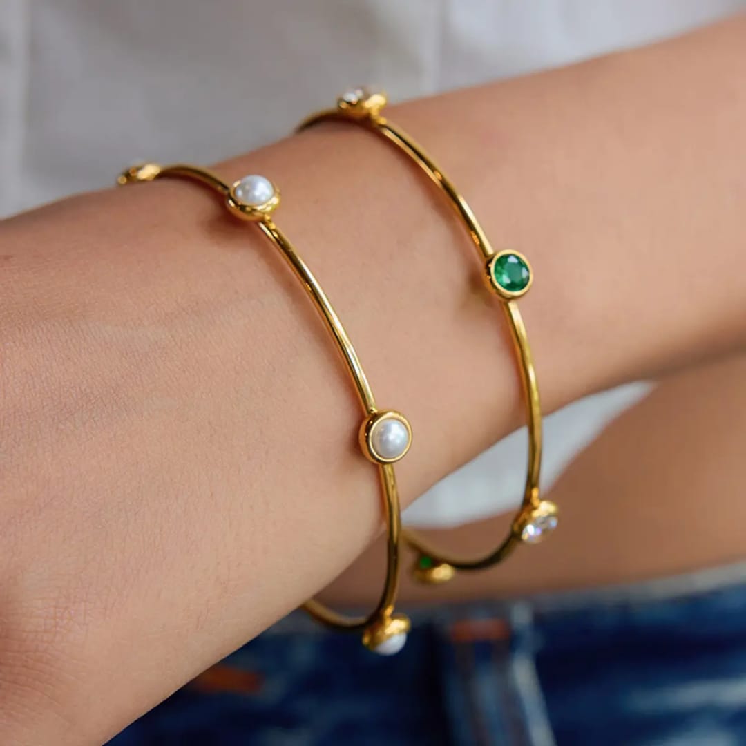 Classy wrist arounds